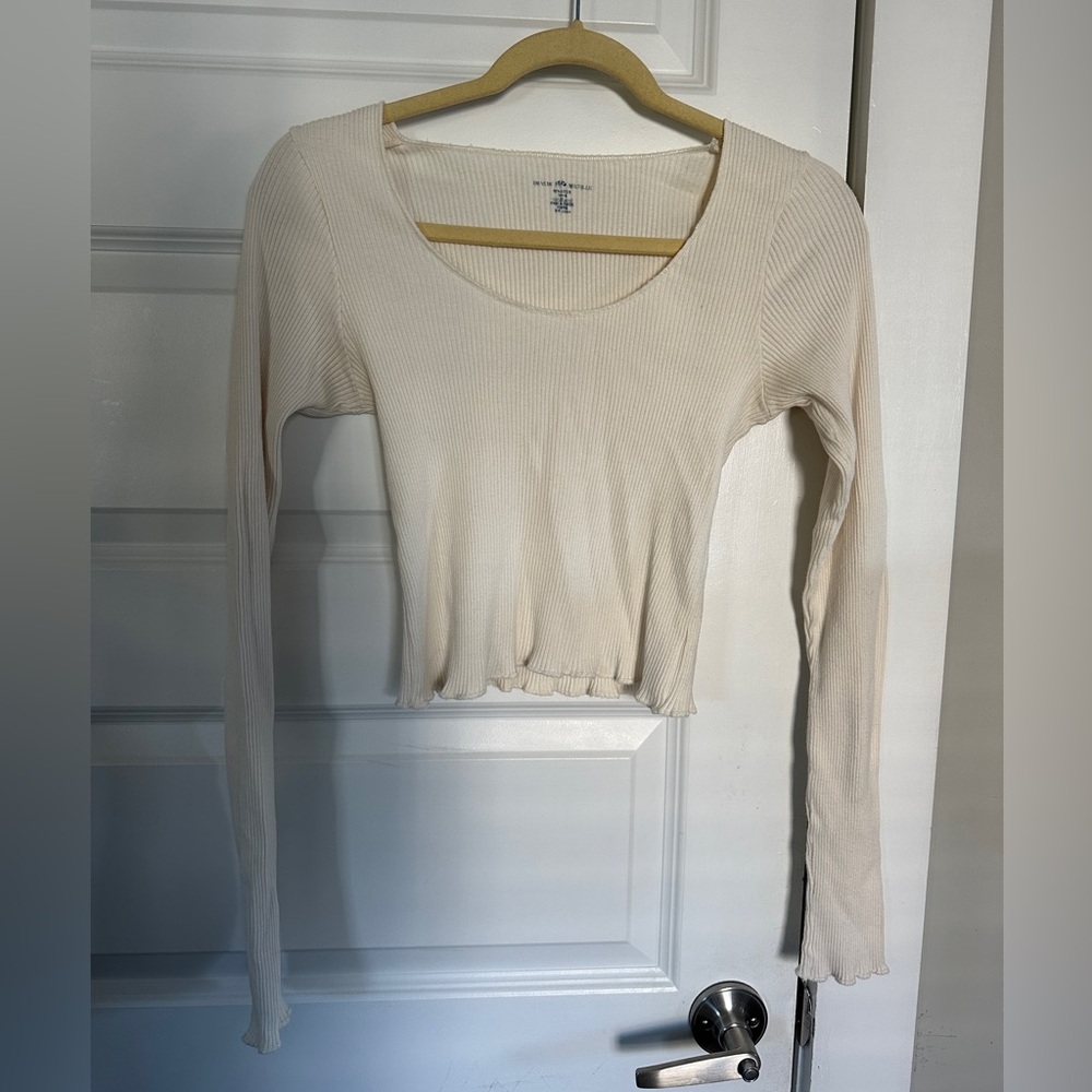 Brandy Melville Beige Scoop Neck Long Sleeve Tee 🌿